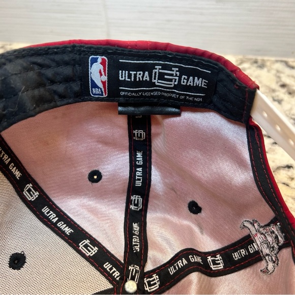 NBA Chicago Bulls Red and Black Hat - Picture 5 of 5